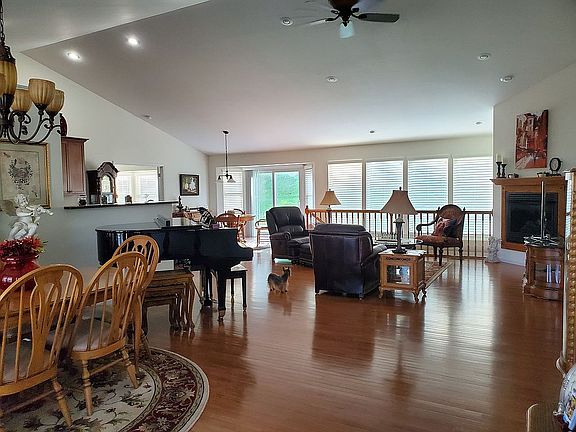4th image of 815 Fairway Dr