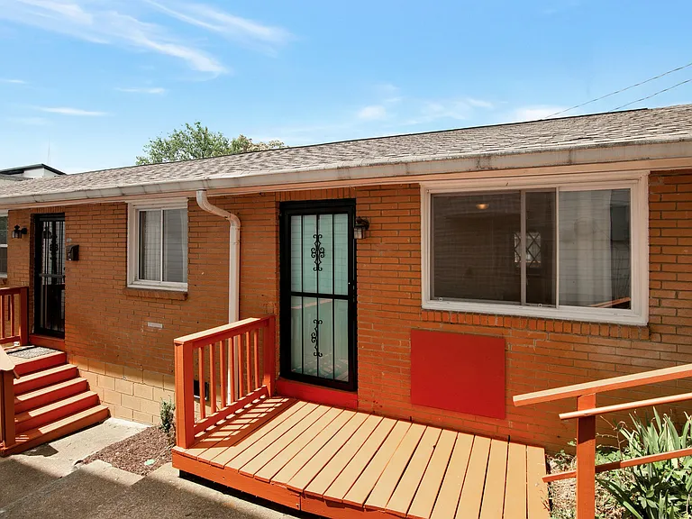 1017 Wade Ave #B — Photo 1