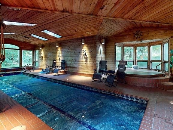 3rd image of 8286 Pebble Creek Ct