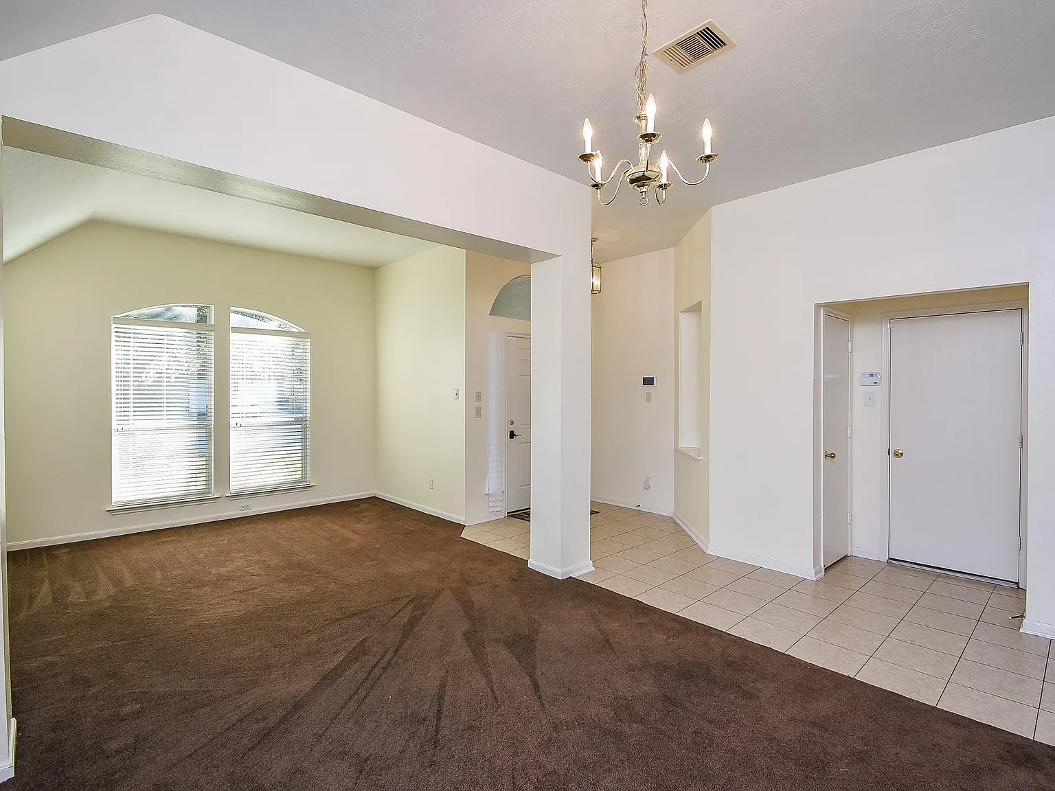 3 bed, 2.0 bath, 1952 sqft, $1,900 — Photo 2