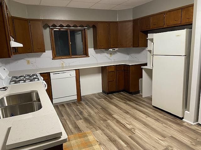 1st image of 220 W Dubois Ave
