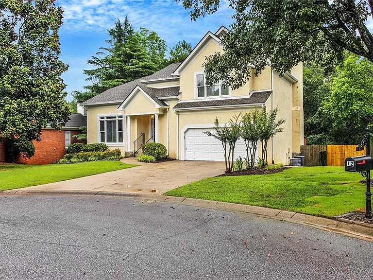 16 Ancient Oak Ct NE — Photo 2