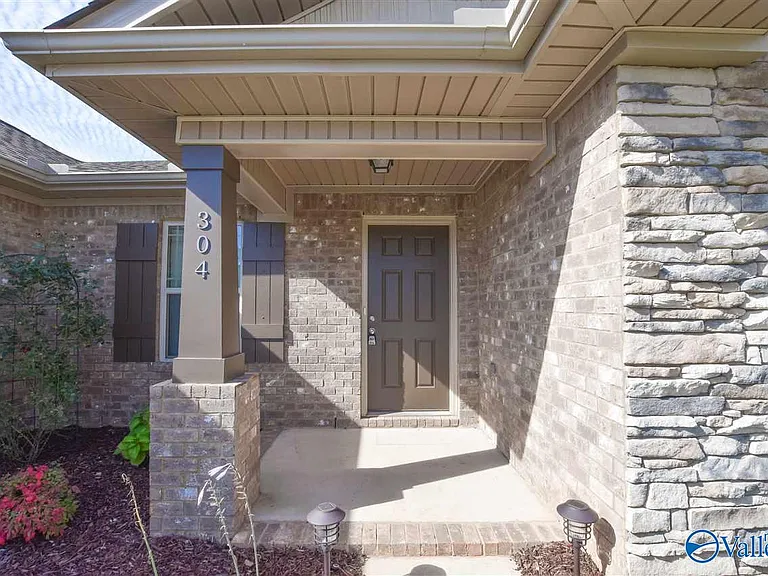 304 Fenrose Dr — Photo 3