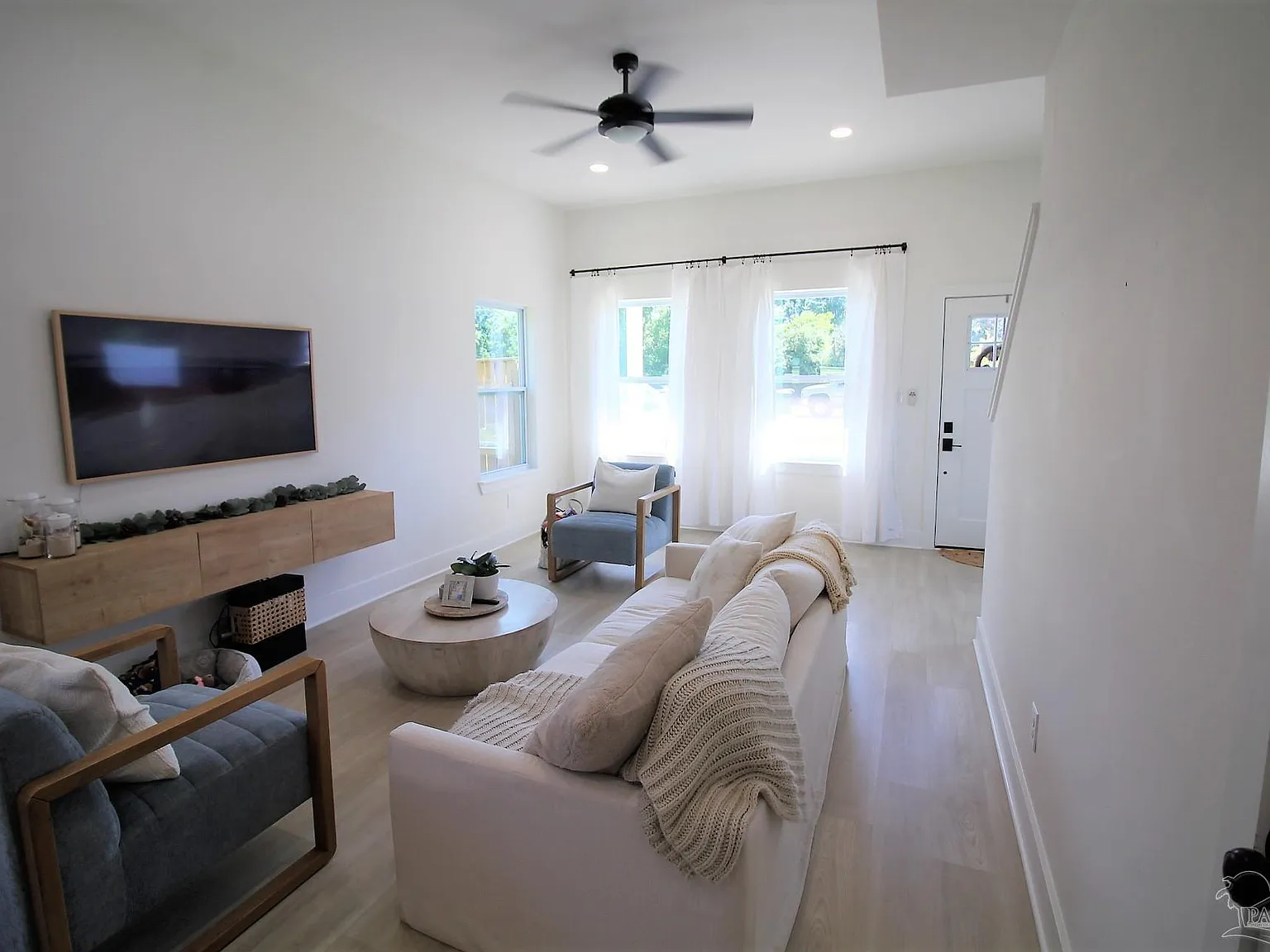 2 bed, 2.5 bath, 1228 sqft, $2,300 — Photo 3