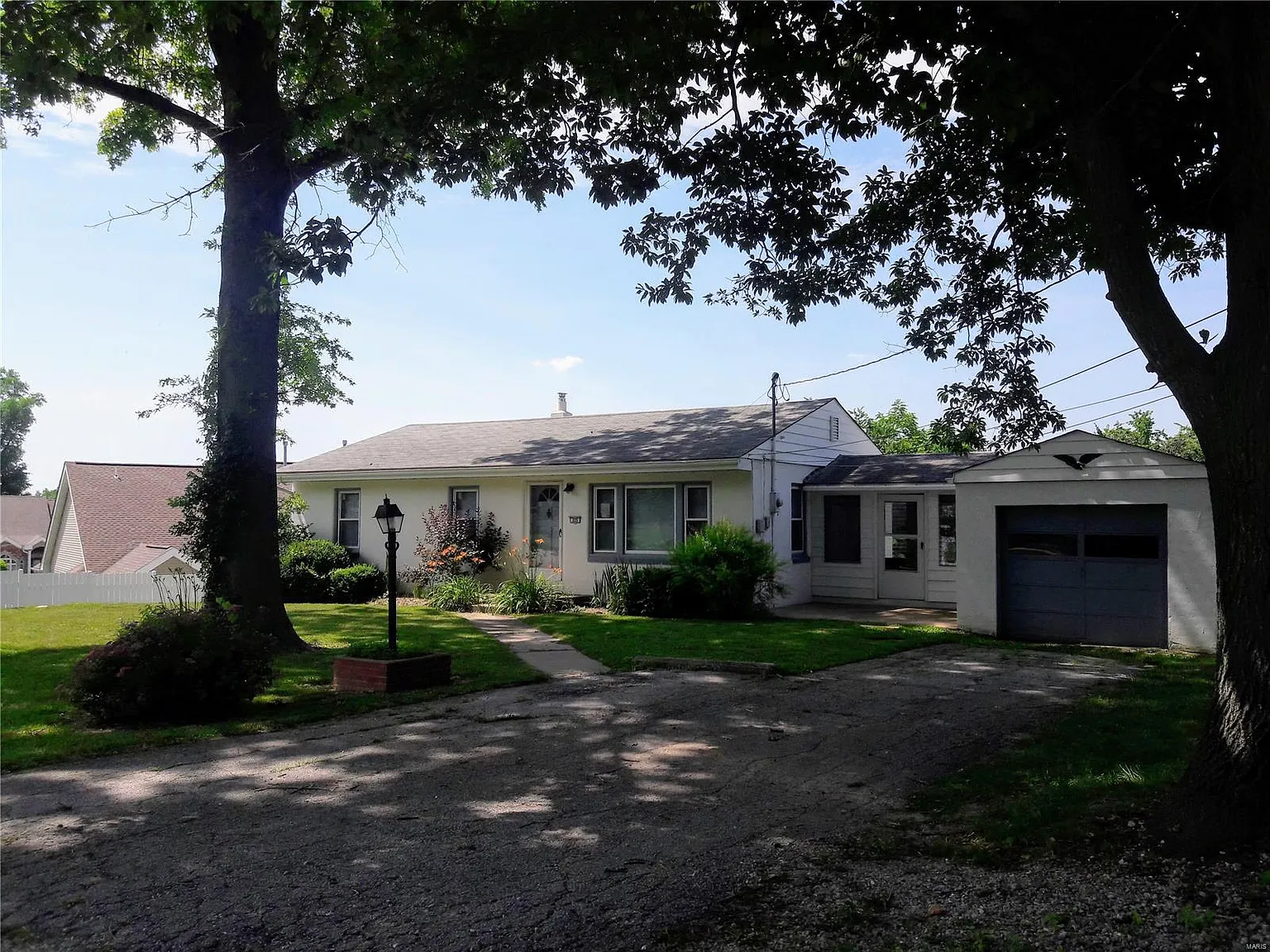 225 Blanche Dr photo 1