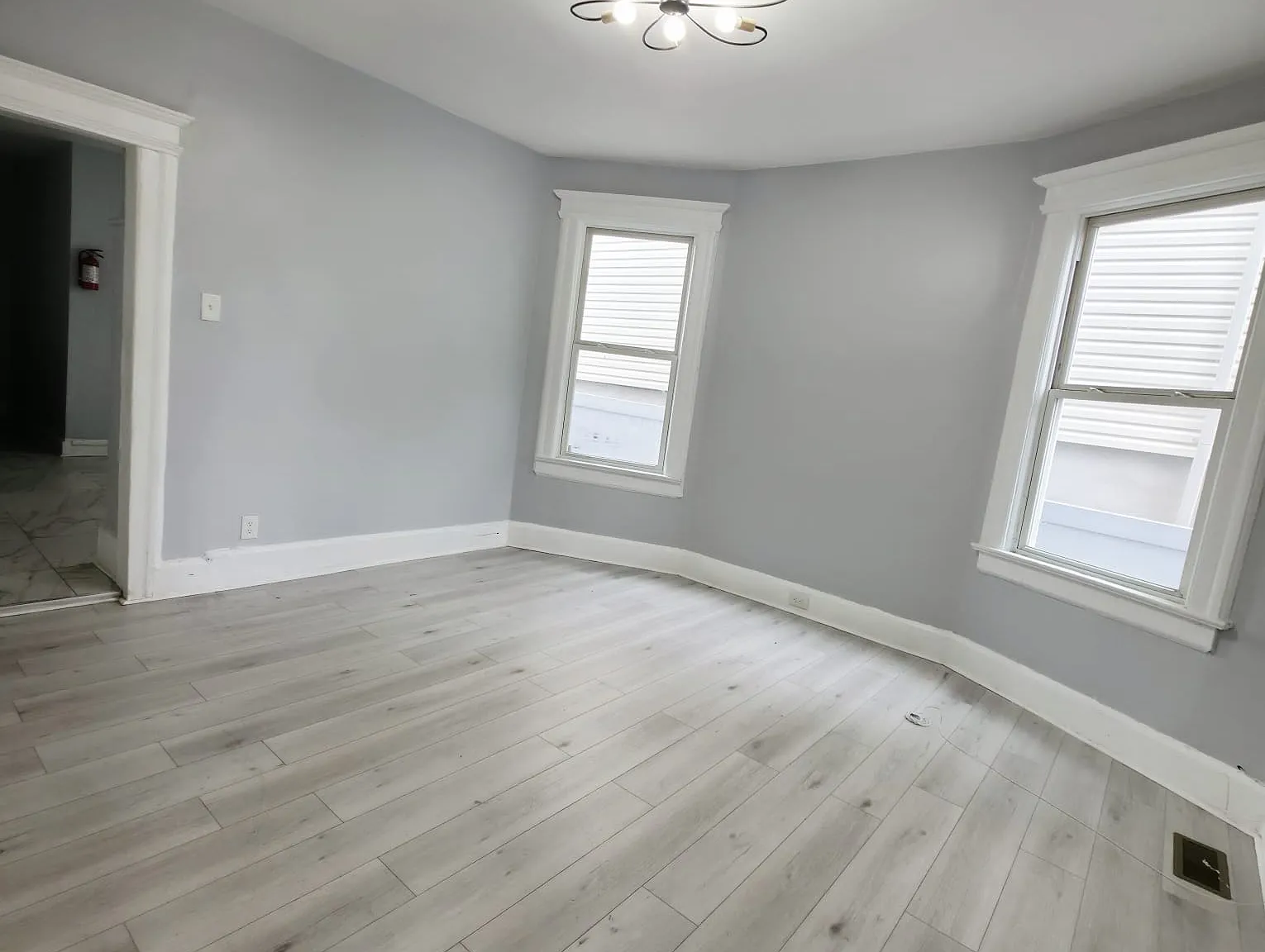 3 bed, 1000 sqft, $2,350 — Photo 4