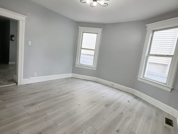 4th image of 592-594 Irvine Turner Blvd #1L