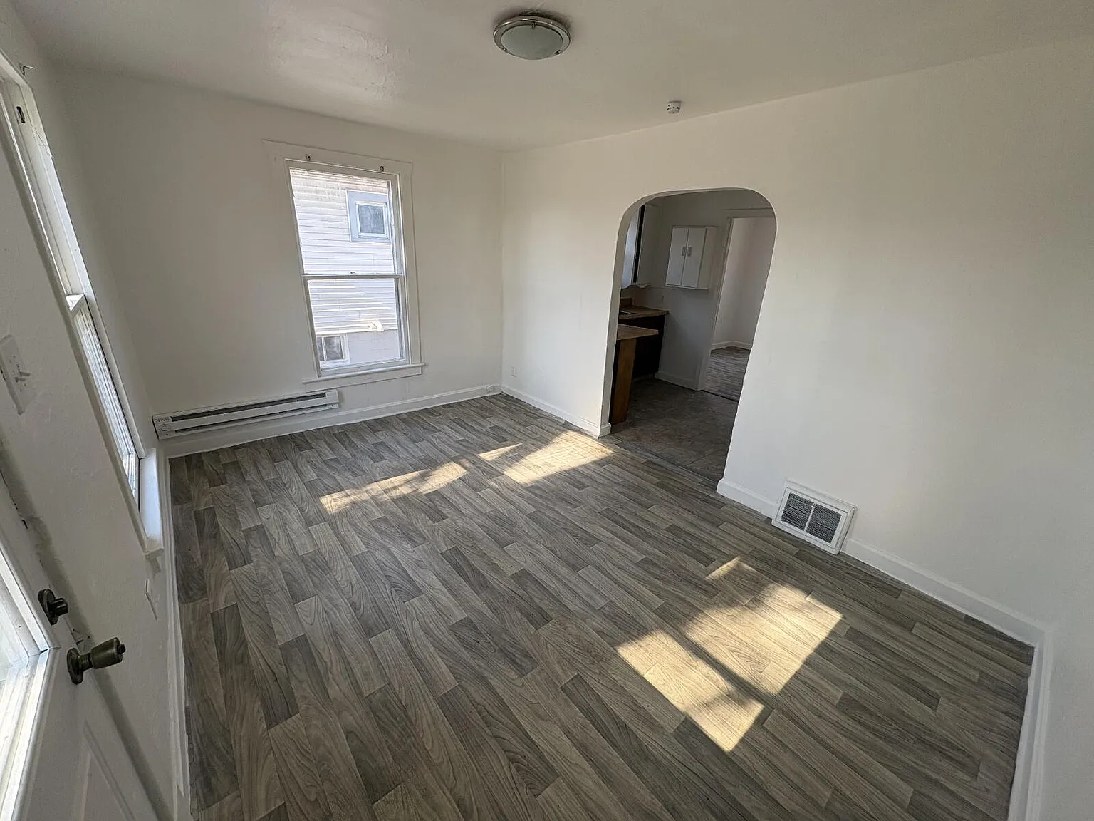 1 bed, 1.0 bath, 812 sqft, $900 — Photo 3