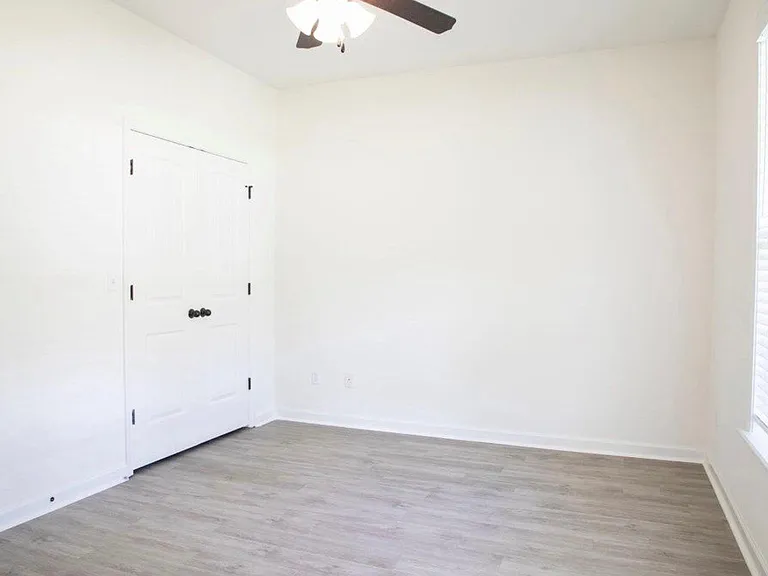 323 Christman Dr — Photo 2