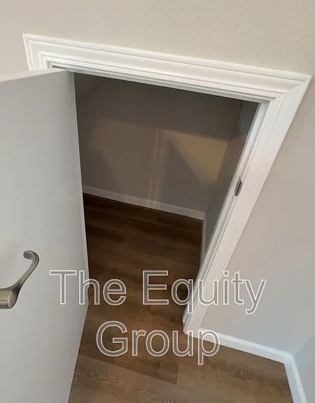 505 S Summit St #102 — Photo 9