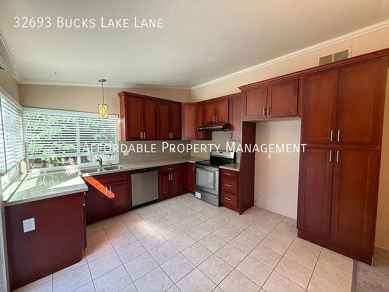 32693 Bucks Lake Ln — Photo 8