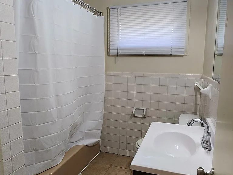 5712 N 42nd St #6 — Photo 6