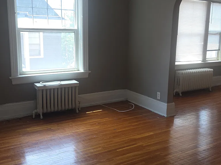 264 Alexander St #4 — Photo 2