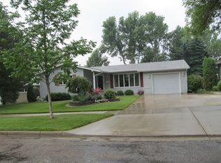 2115 8th Ave NW, Minot, ND 58703