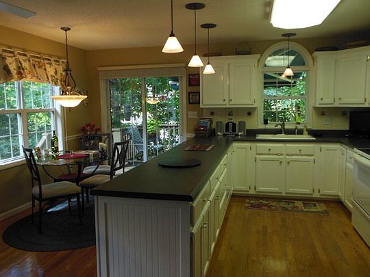 4th image of 186 Dogwood Ln