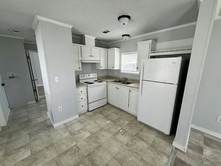 Avon Park Village II — Photo 122