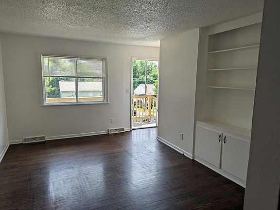3rd image of 1510 W Waldo Ave