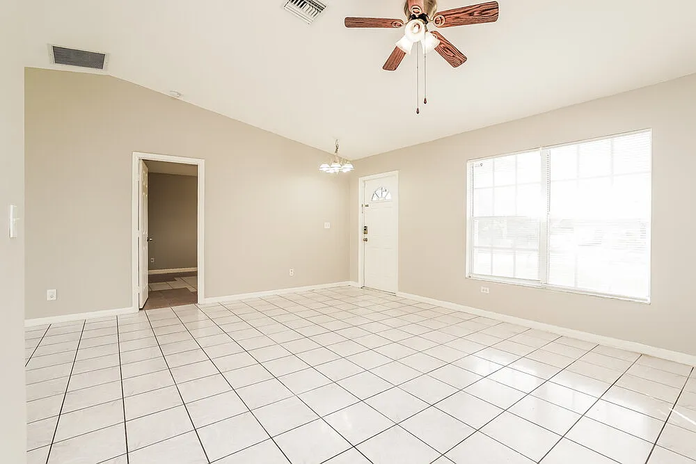3 bed, 2.0 bath, 1144 sqft, $1,750 — Photo 4