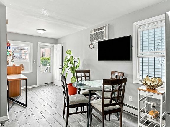 4th image of 67 Marne St