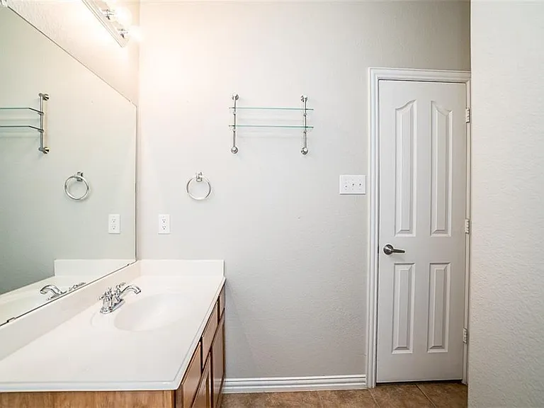 8720 Paradise Dr — Photo 14