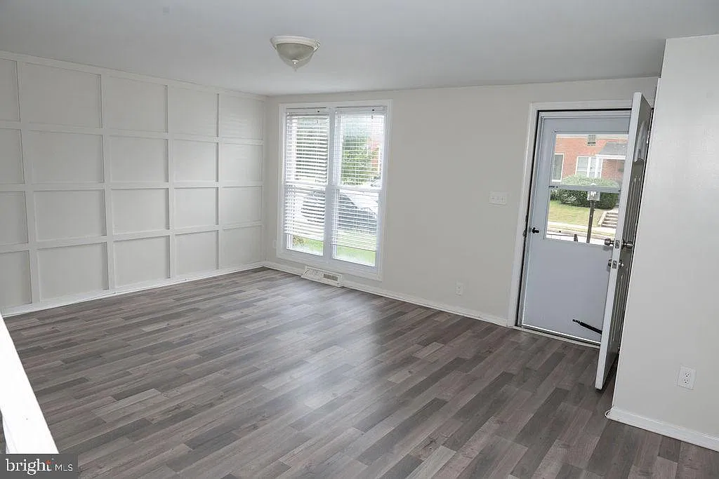 3 bed, 2.0 bath, 1152 sqft, $2,000 — Photo 3