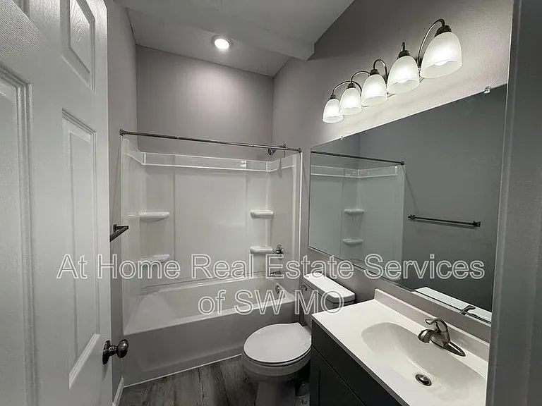 805 S Douglas Ave — Photo 8