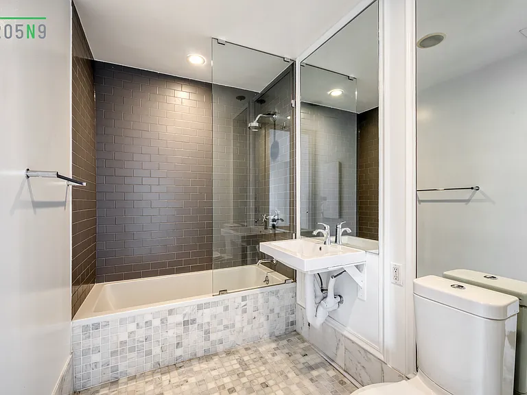 205 N 9th St #5L — Photo 9