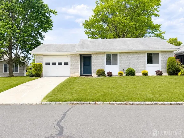621A Deal Rd, Monroe Township, NJ 08831