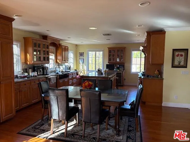 10328 Dunkirk Ave — Photo 10