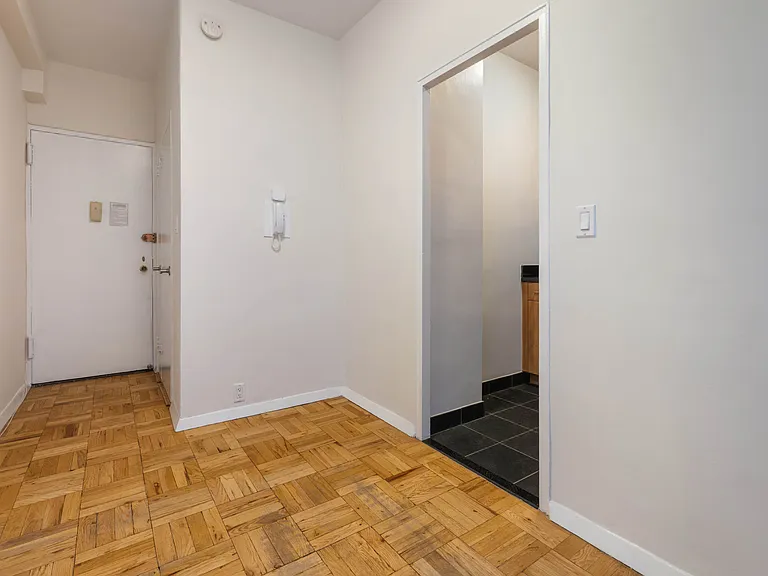 240 E 76th St #17P — Photo 5