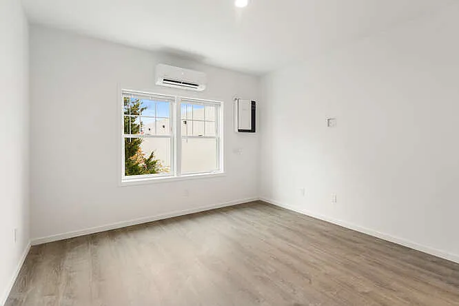 50 Maplewood Ave — Photo 3