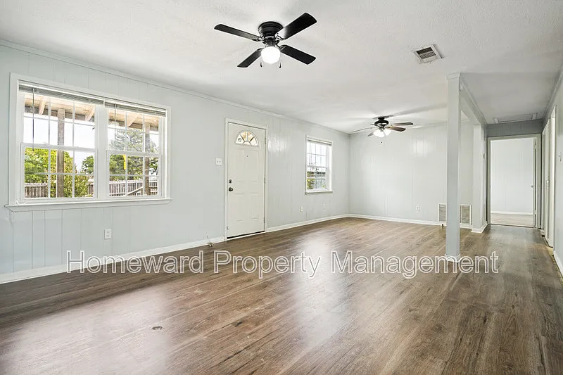 3 bed, 2.0 bath, 1325 sqft, $1,500 — Photo 2
