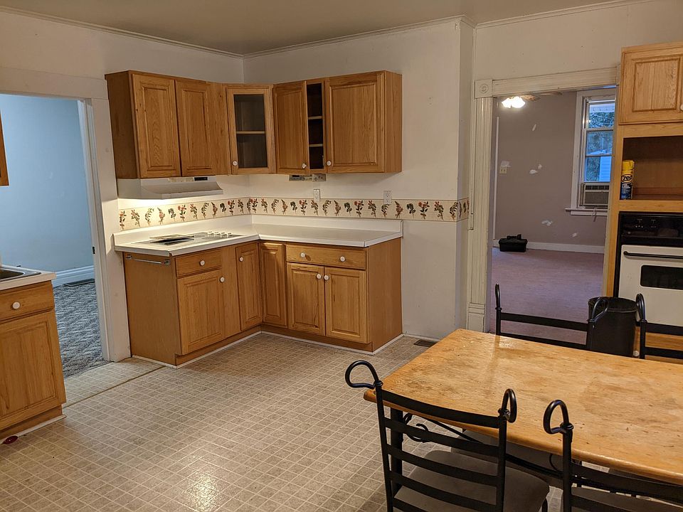 Bright and sunny kitchen __