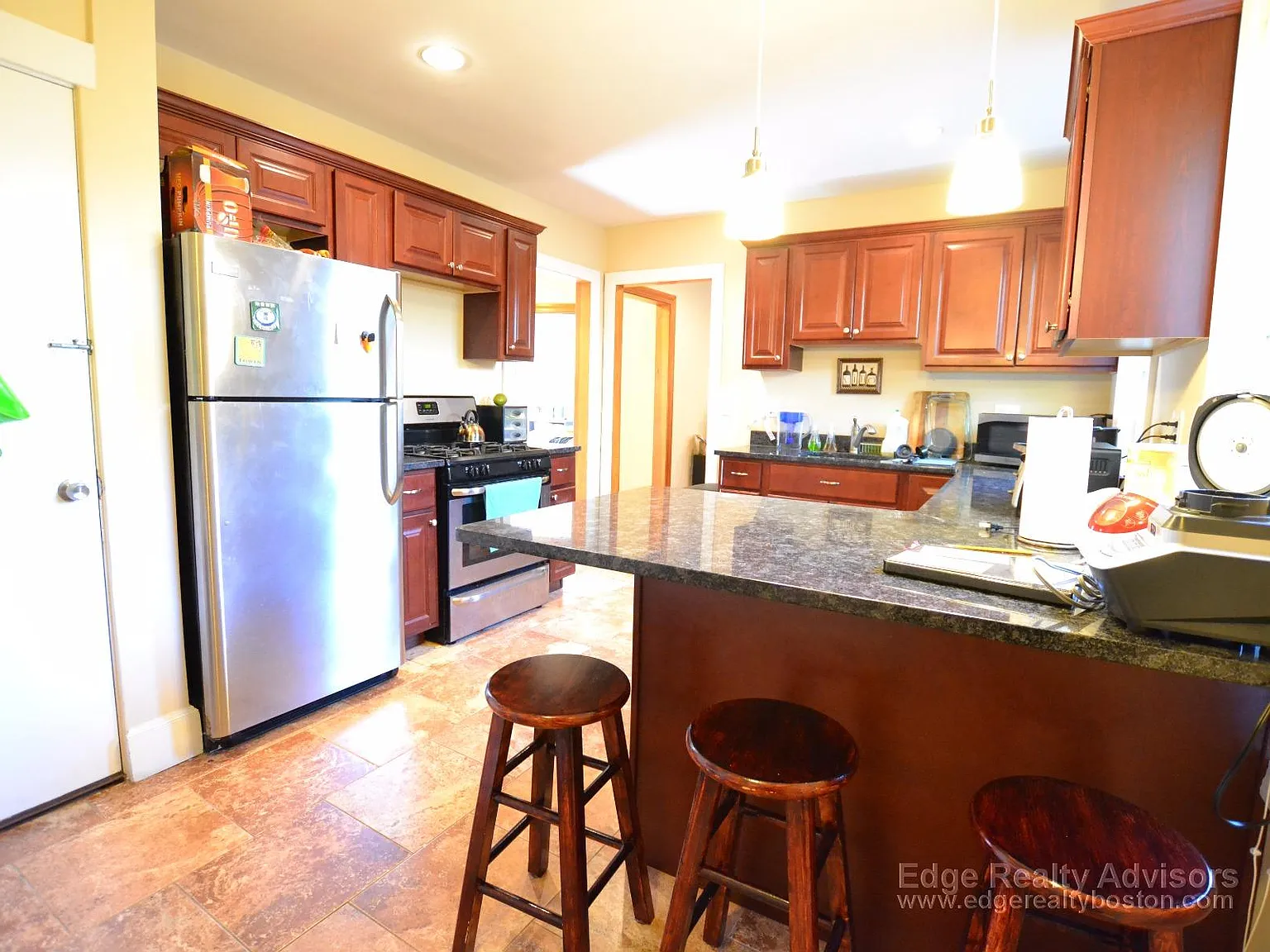 3 bed, 1250 sqft, $3,900 — Photo 4