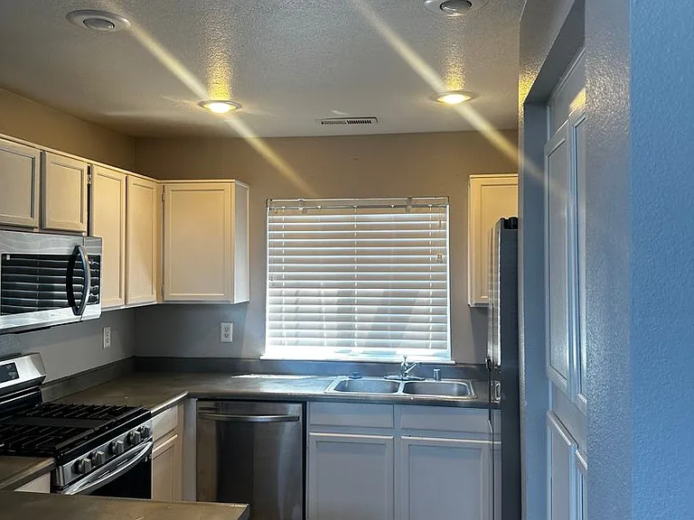 4517 Park Rose Cir — Photo 7