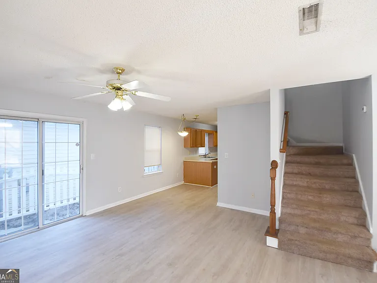 147 S Fairfield Dr — Photo 4