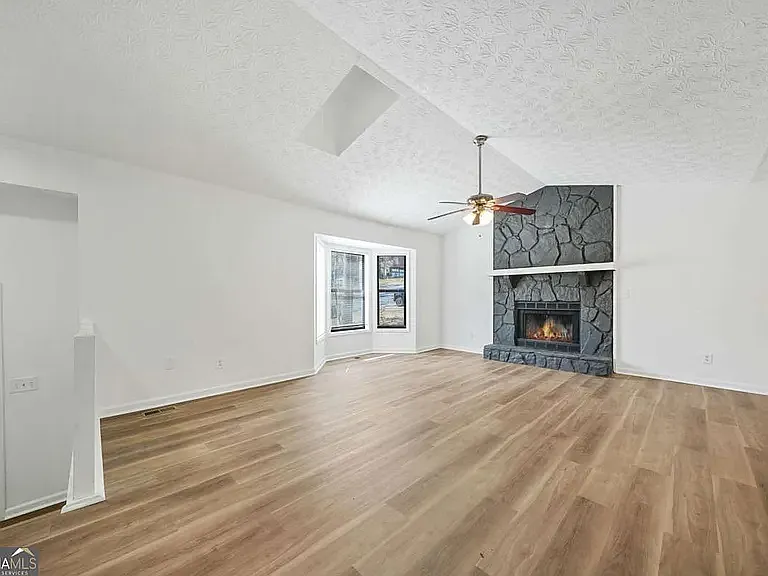 5570 Deerfield Pl NW — Photo 2