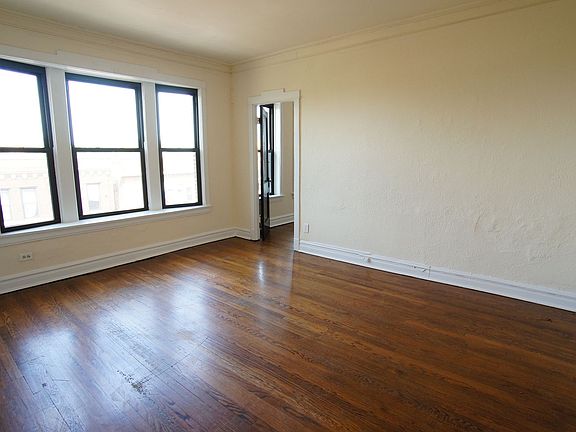 2nd image of 2638-50 N Milwaukee Ave #26383