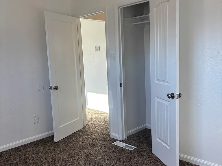 Crescent Dr — Photo 10