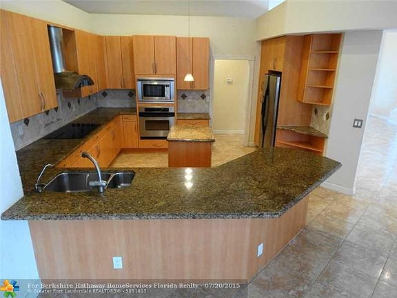 4th image of 8265 S Lake Forest Dr
