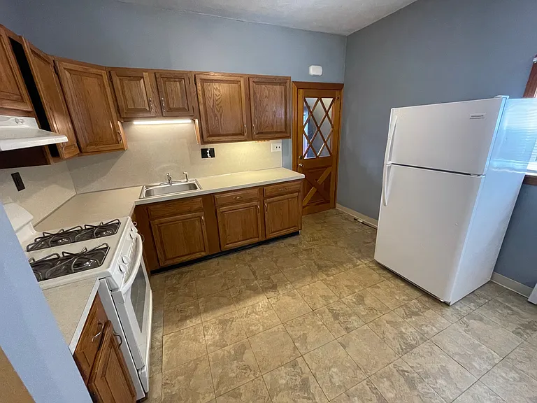 39 Franklin St #R — Photo 3