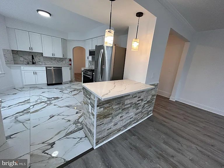 1067 S Clinton Ave #2 — Photo 15