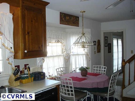 Breakfast Nook w/ Bay Window