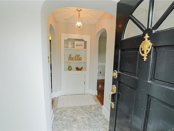 3rd image of 3001 Kenwood Ave