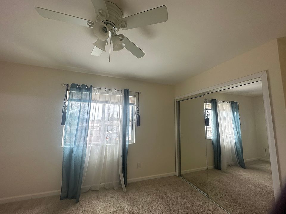 BR with Mirror Closet Doors and extra storage