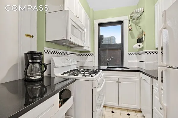 Sold by Compass | media 5