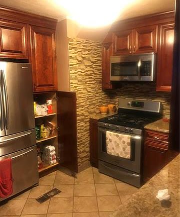 5th image of 827 E 161st St