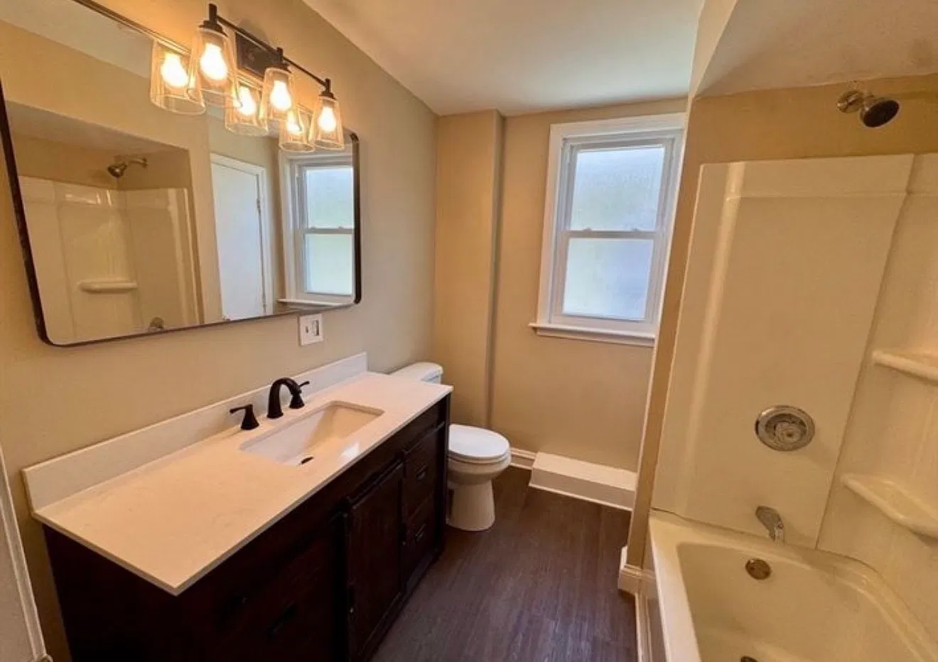 3 bed, 1200 sqft, $2,500 — Photo 3