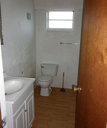5th image of 543 W 2nd St
