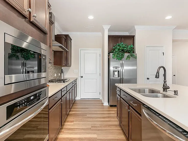 1332 Southpoint Trl — Photo 8